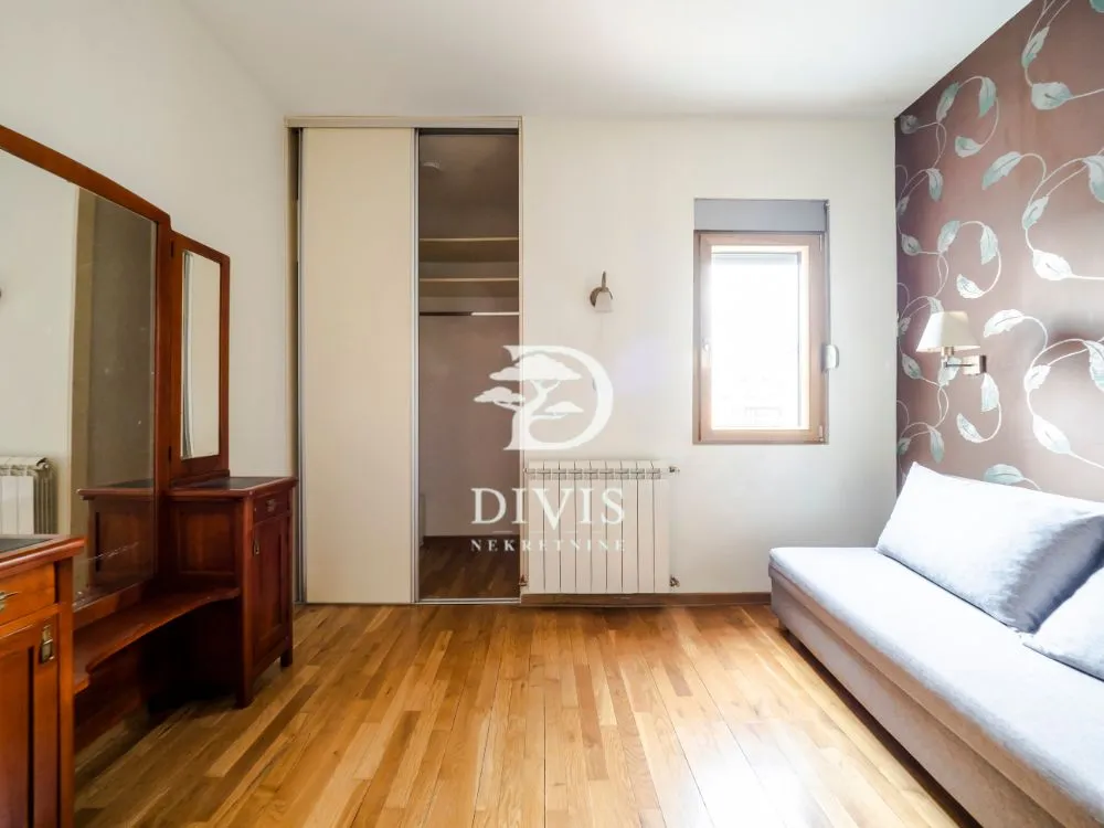 Sale, three bedroom apartment, 78m², Stari Grad, Beograd