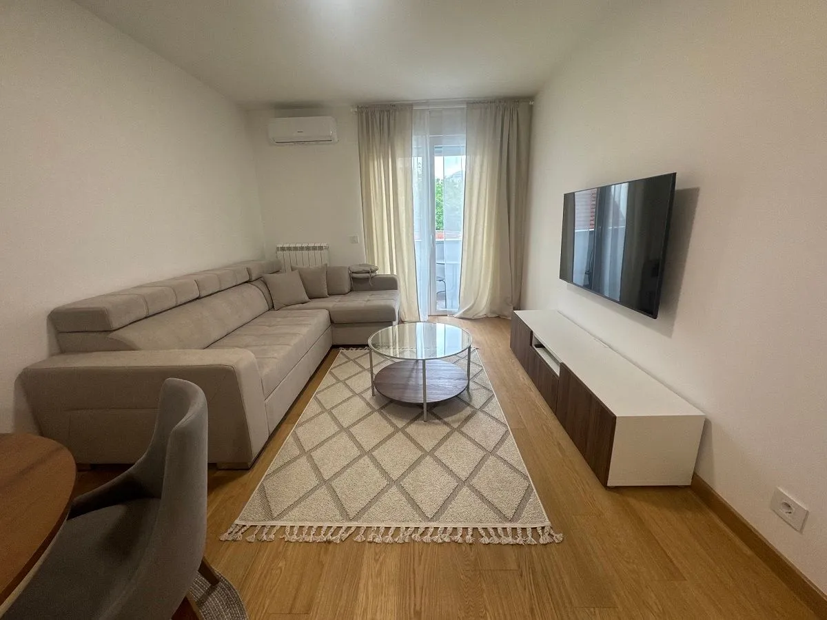 Izdavanje, dvosoban stan, 45m², Đeram Pijaca, Beograd