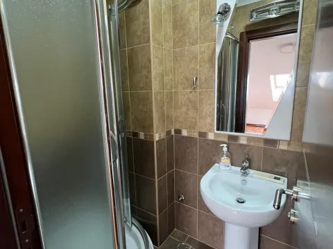 Izdavanje, četvorosoban stan, 200m², Preko Morače, Podgorica - image 5