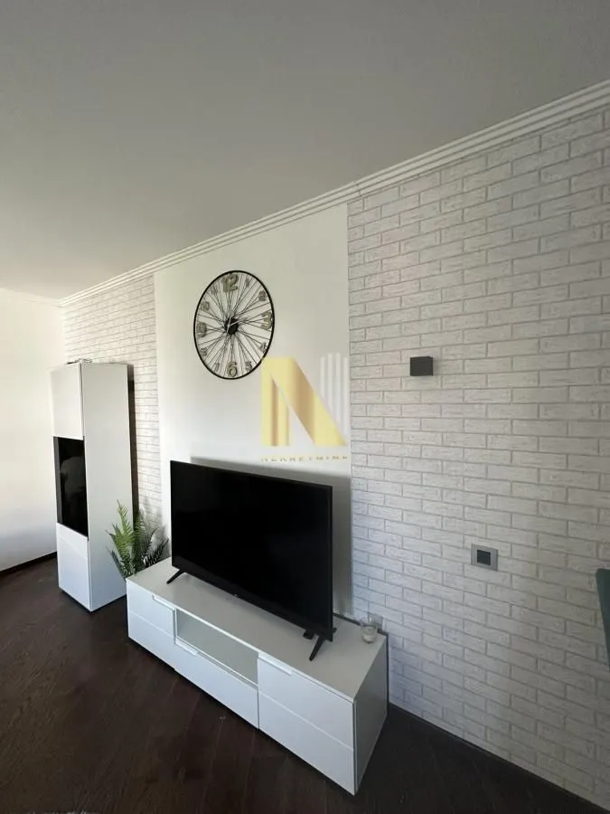Izdavanje, dvosoban stan, 76m², Adamovićevo Naselje, Novi Sad Sve Podlokacije