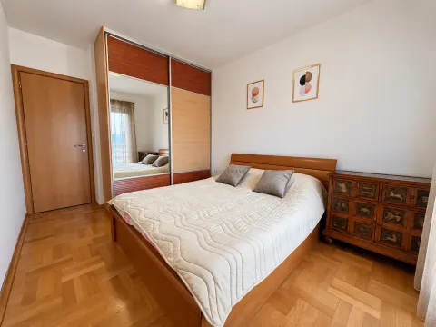 Furnished bedroom with a double bed, large mirrored wardrobe, and a dresser. - image 7