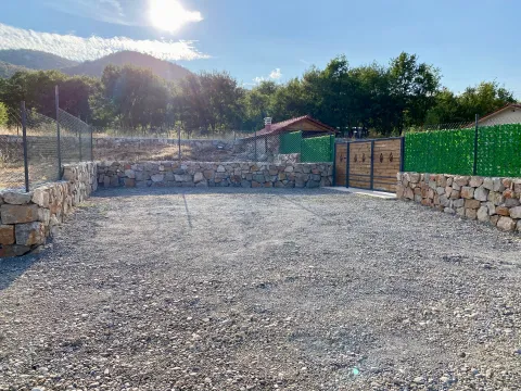 Enclosed yard with gravel and stone walls. - image 7