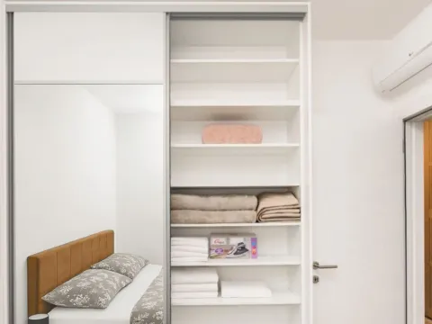 Izdavanje, jednosoban stan, 32m², Dobrota, Kotor - image 5