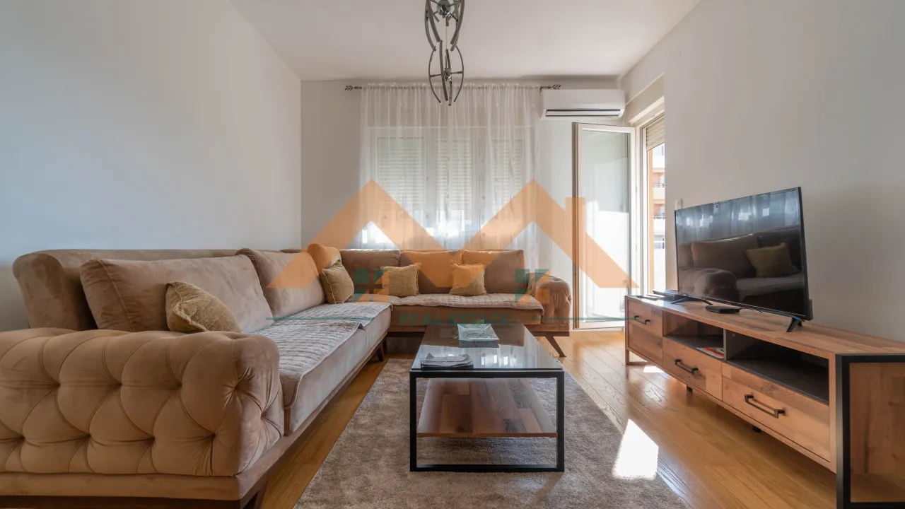 Izdavanje, stan, 54m², Central Point, Podgorica