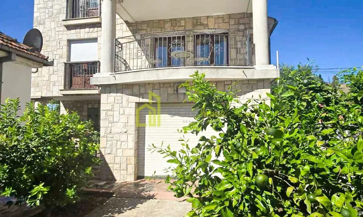 Prodaja, kuća, 270m², Masline, Podgorica