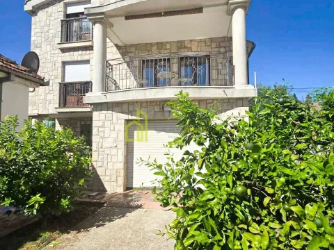 Prodaja, kuća, 270m², Masline, Podgorica