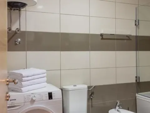 Izdavanje, dvosoban stan, 80m², Tivat, Crna Gora - image 2