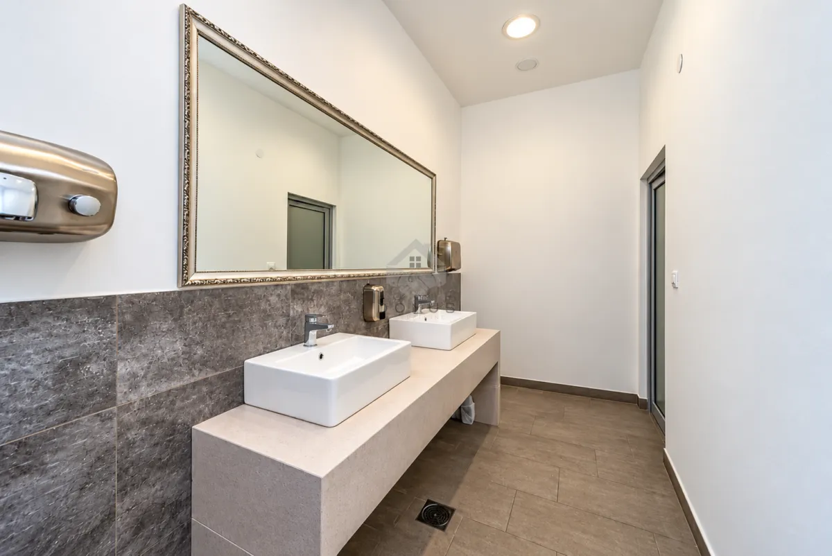 Modern washbasins with a large mirror in the bathroom.