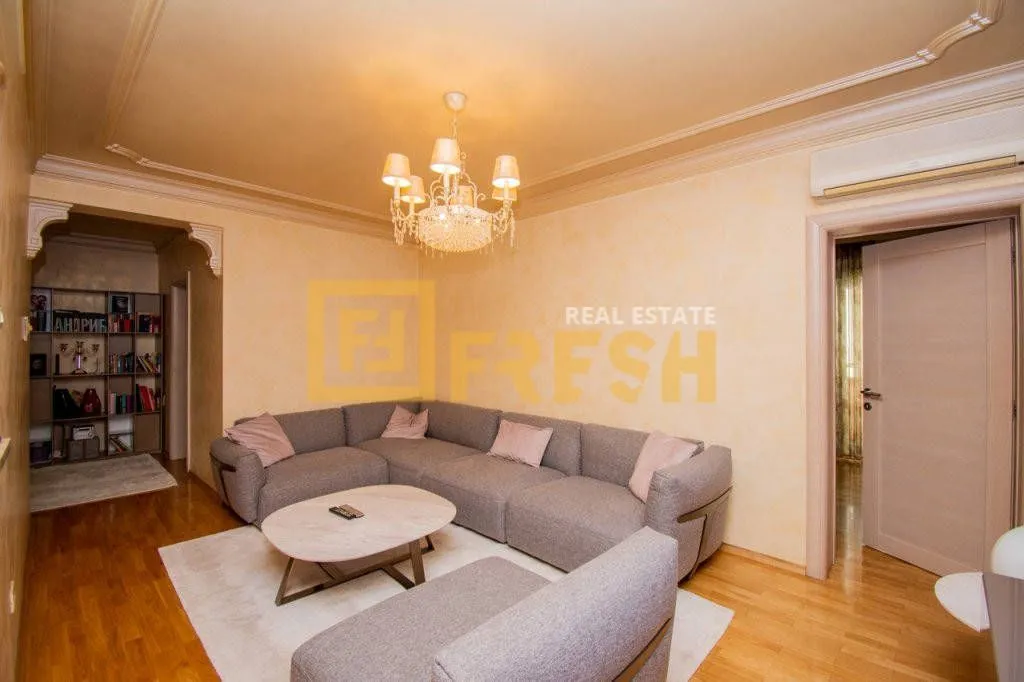Prodaja, trosoban stan, 100m², Centar, Podgorica
