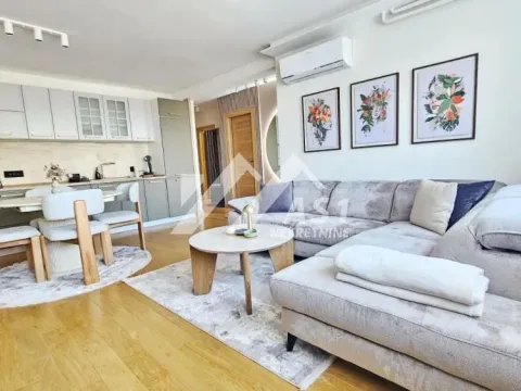 Izdavanje, dvosoban stan, 45m², Bulevar Oslobodjenja, Novi Sad Sve Podlokacije - image 1