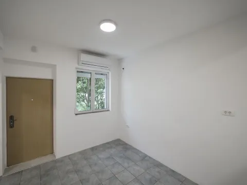 Prodaja, dvosoban stan, 62m², Stari Aerodrom, Podgorica - image 1