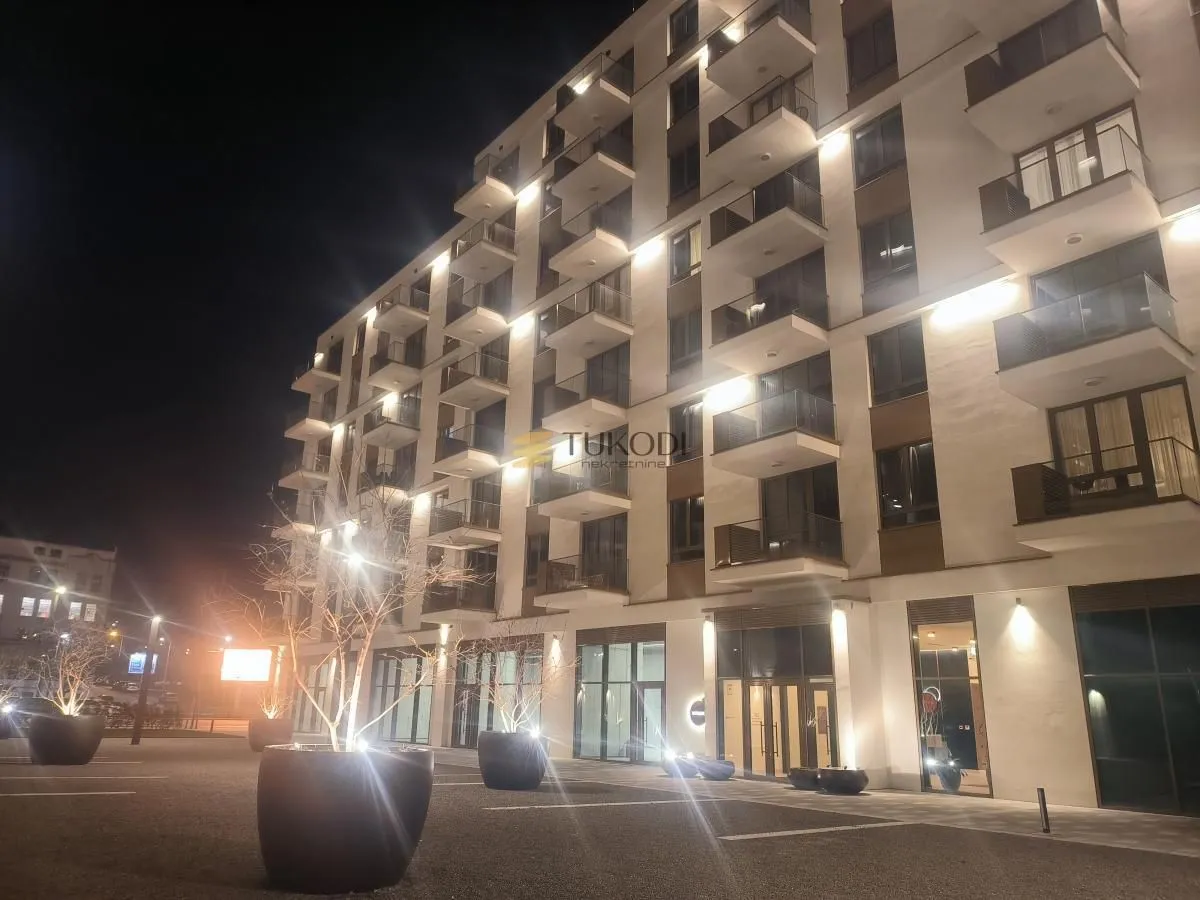 Izdavanje, dvosoban stan, 75m², Savski Venac, Beograd
