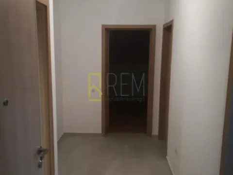 Rent, two bedroom apartment, 70m², Stari Aerodrom, Podgorica - image 11