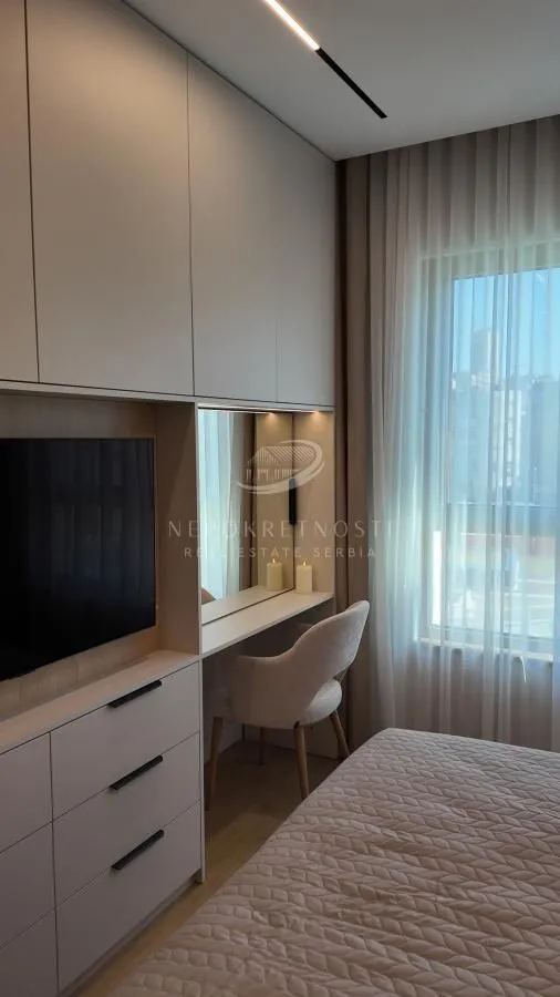 Izdavanje, trosoban stan, 73m², Savski Venac, Beograd