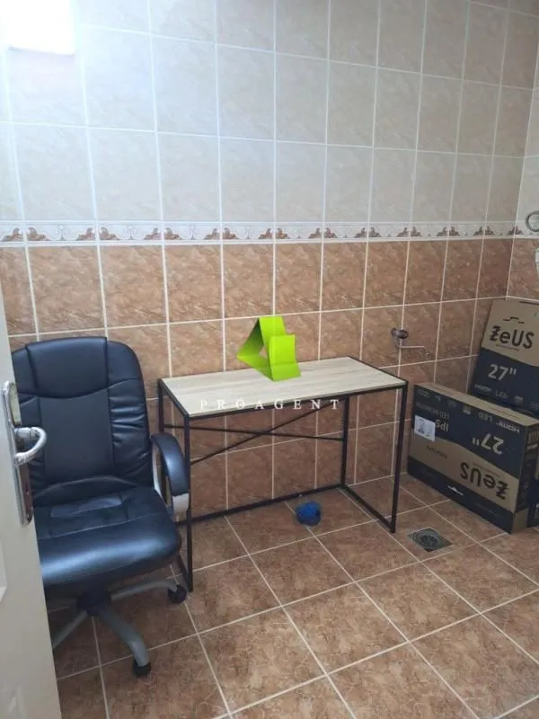 Rent, office space, 300m², Pantelej, Niš