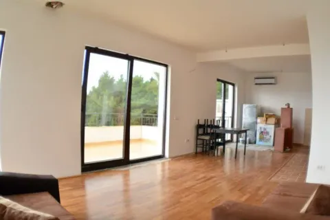 Bright living room with access to a spacious terrace. - image 2