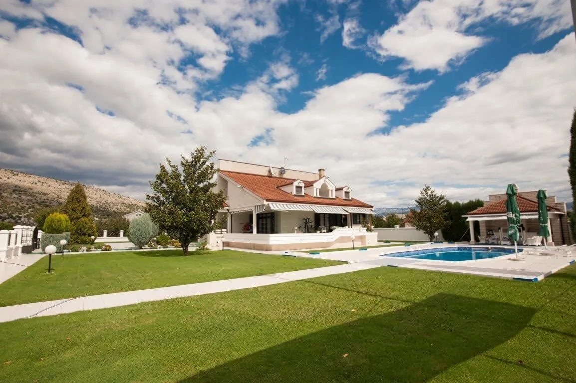 Sale, house, 930m², Tološi, Podgorica