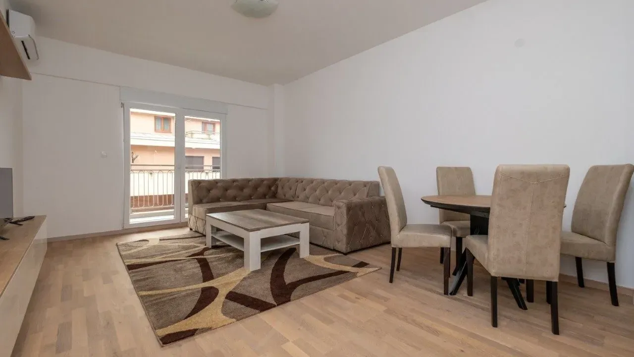 Izdavanje, jednosoban stan, 58m², Momišići, Podgorica