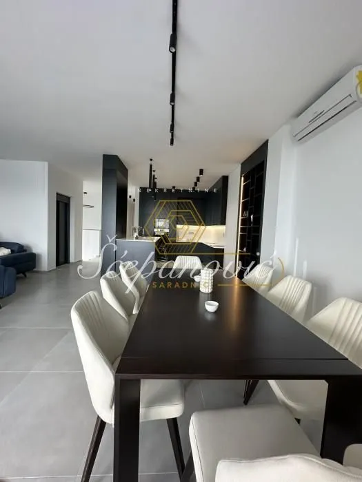 Izdavanje, četvorosoban stan, 164m², Mišeluk, Petrovaradin