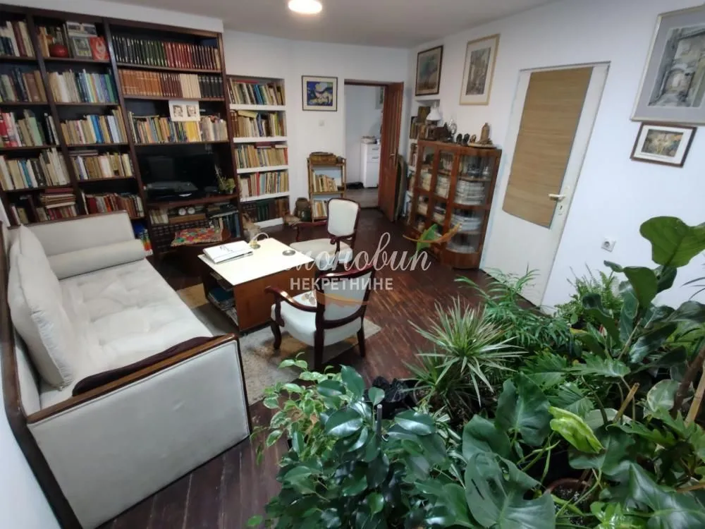 Prodaja, trosoban stan, 92m², Zemun Kej, Zemun Sve Podlokacije