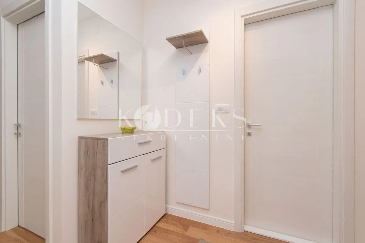 Izdavanje, jednosoban stan, 39m², Central Point, Podgorica