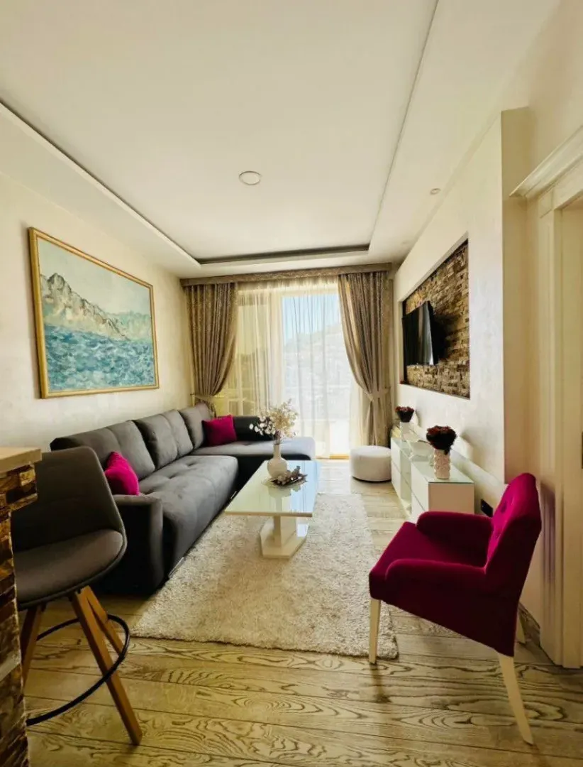 Izdavanje, jednosoban stan, 50m², Centar, Budva