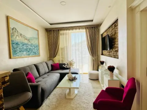 Izdavanje, jednosoban stan, 50m², Centar, Budva - image 1