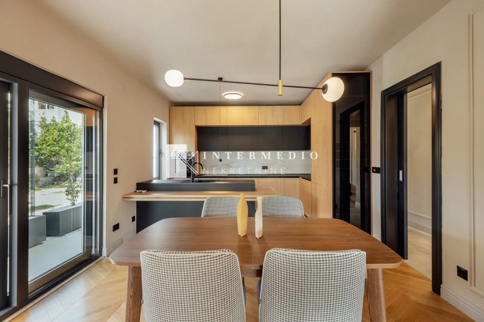 Prodaja, dvosoban stan, 180m², Savina, Herceg Novi
