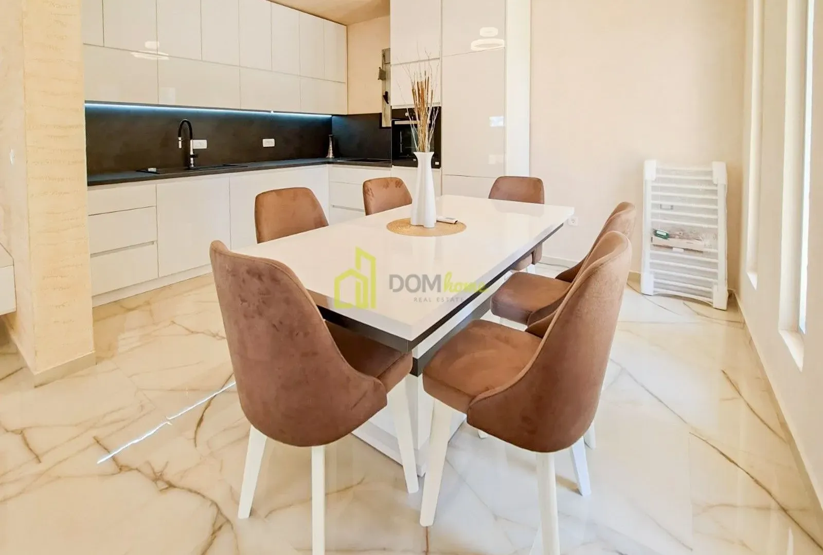 Rent, house, 170m², Bar, Crna Gora