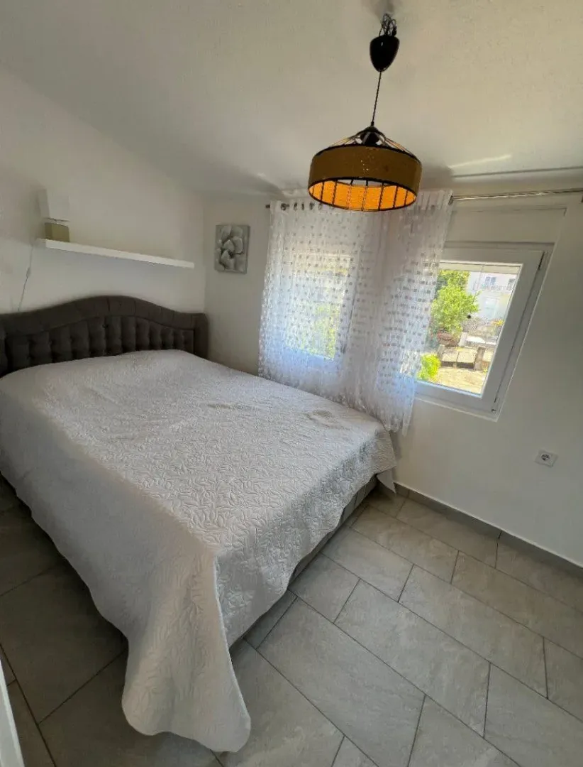 Izdavanje, stan, 44m², Dobre Vode, Bar