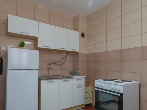 Rent, two bedroom apartment, 400m², Tološi, Podgorica - image 12