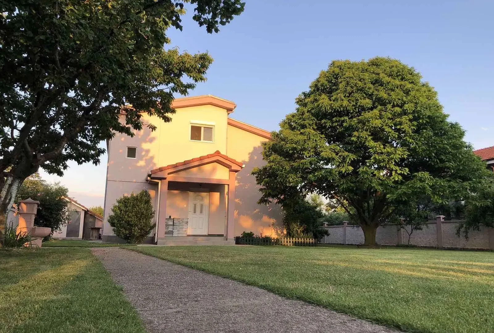 Izdavanje, kuća, 350m², Donji Kokoti, Podgorica