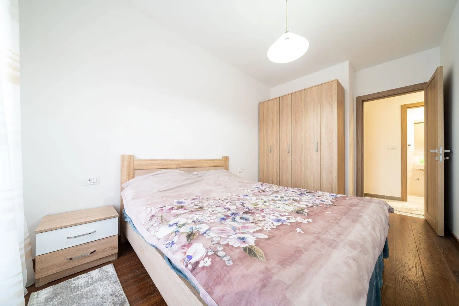 Izdavanje, dvosoban stan, 70m², Master Kvart, Podgorica