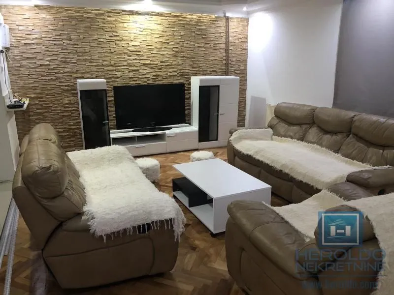 Prodaja, kuća, 459m², Batočina, Srbija