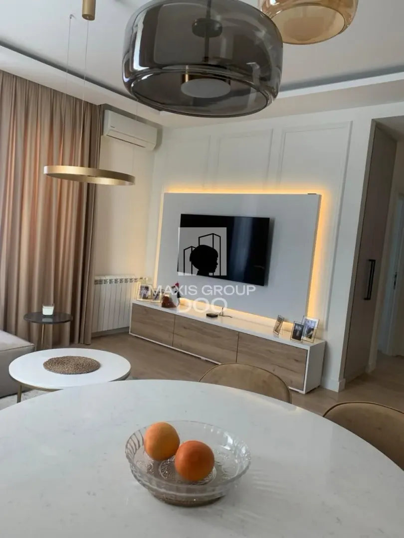 Izdavanje, dvosoban stan, 56m², Savski Venac, Beograd