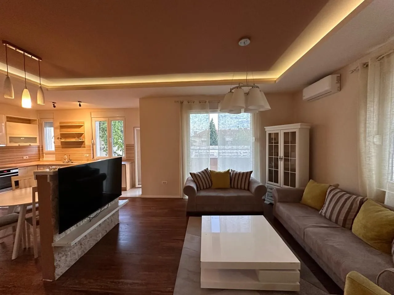 Prodaja, jednosoban stan, 70m², Centar, Podgorica