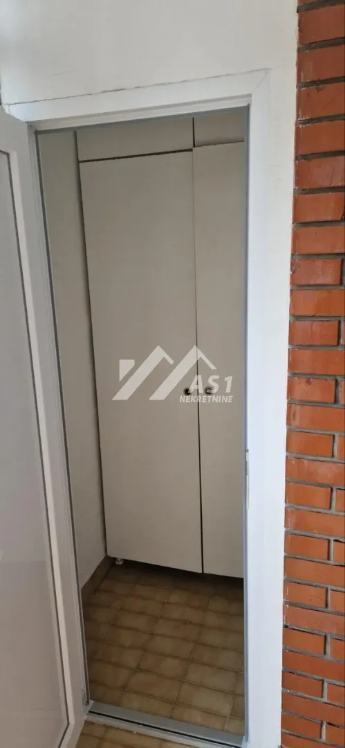 Izdavanje, jednosoban stan, 33m², Bulevar Oslobodjenja, Novi Sad Sve Podlokacije