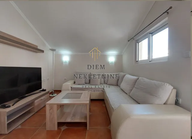 Izdavanje, dvosoban stan, 70m², Škaljari, Kotor