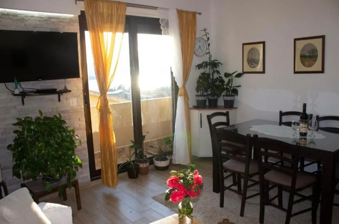 Izdavanje, jednosoban stan, 54m², Kava, Tivat