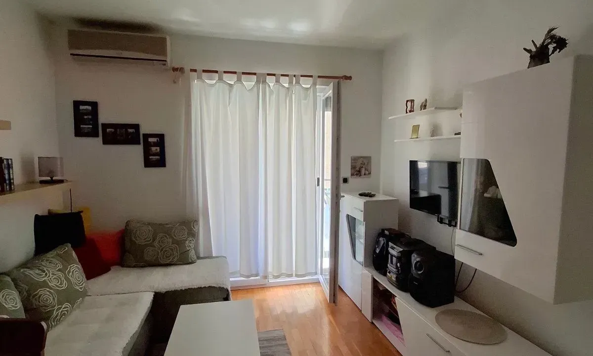 Rent, one bedroom apartment, 35m², Lazi, Budva