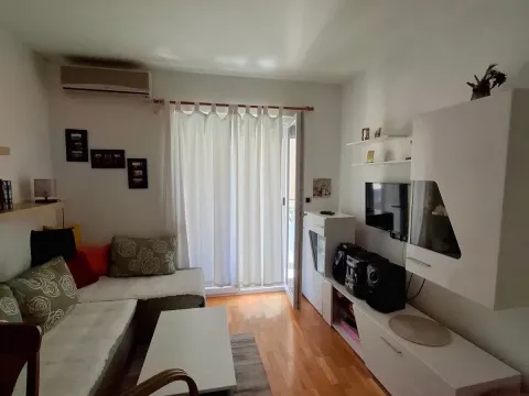 Rent, one bedroom apartment, 35m², Lazi, Budva - image 1