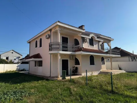 Prodaja, kuća, 340m², Tološi, Podgorica - image 2