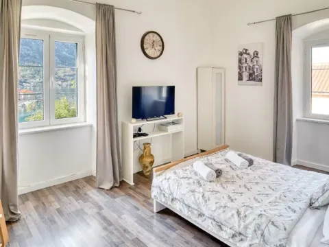 Sale, one bedroom apartment, 42m², Stari Grad Kotor, Kotor - image 6