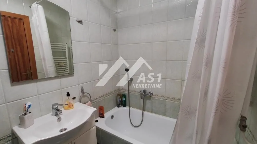 Izdavanje, trosoban stan, 54m², Adamovićevo Naselje, Novi Sad Sve Podlokacije