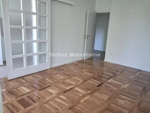 Stan in Adamovićevo Naselje