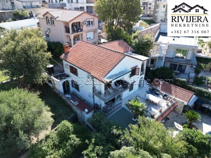 Prodaja, kuća, 190m², Dobrota, Kotor