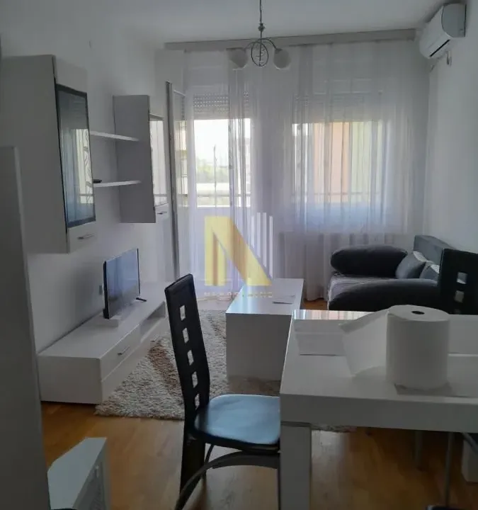 Izdavanje, jednosoban stan, 37m², Rotkvarija, Novi Sad Sve Podlokacije