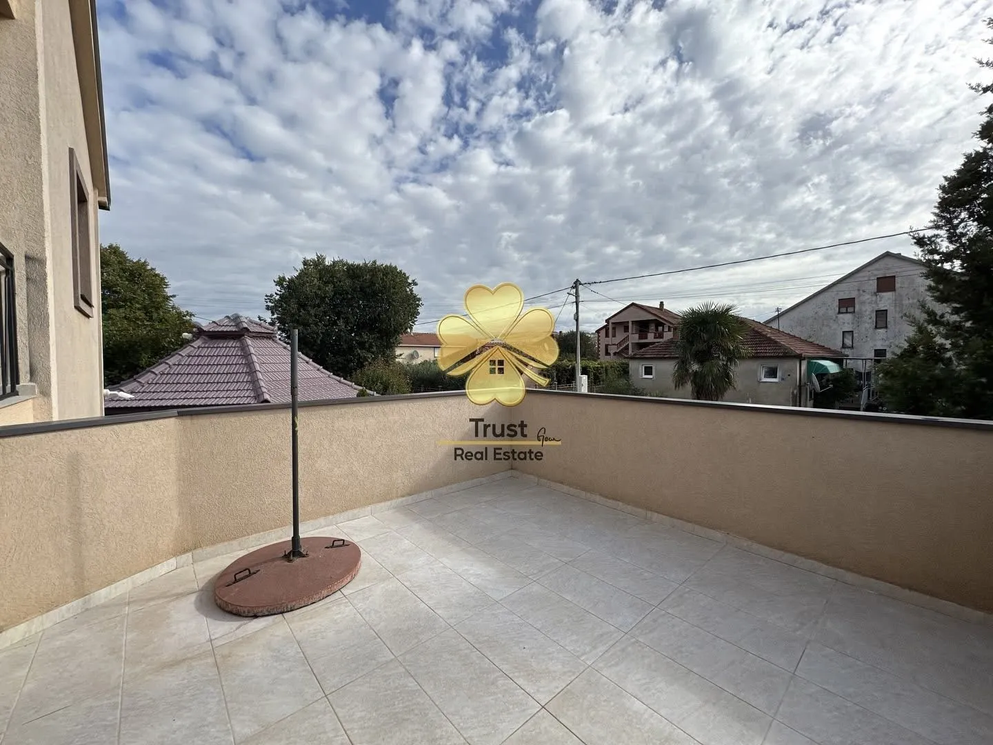 Rent, house, 250m², Tološi, Podgorica