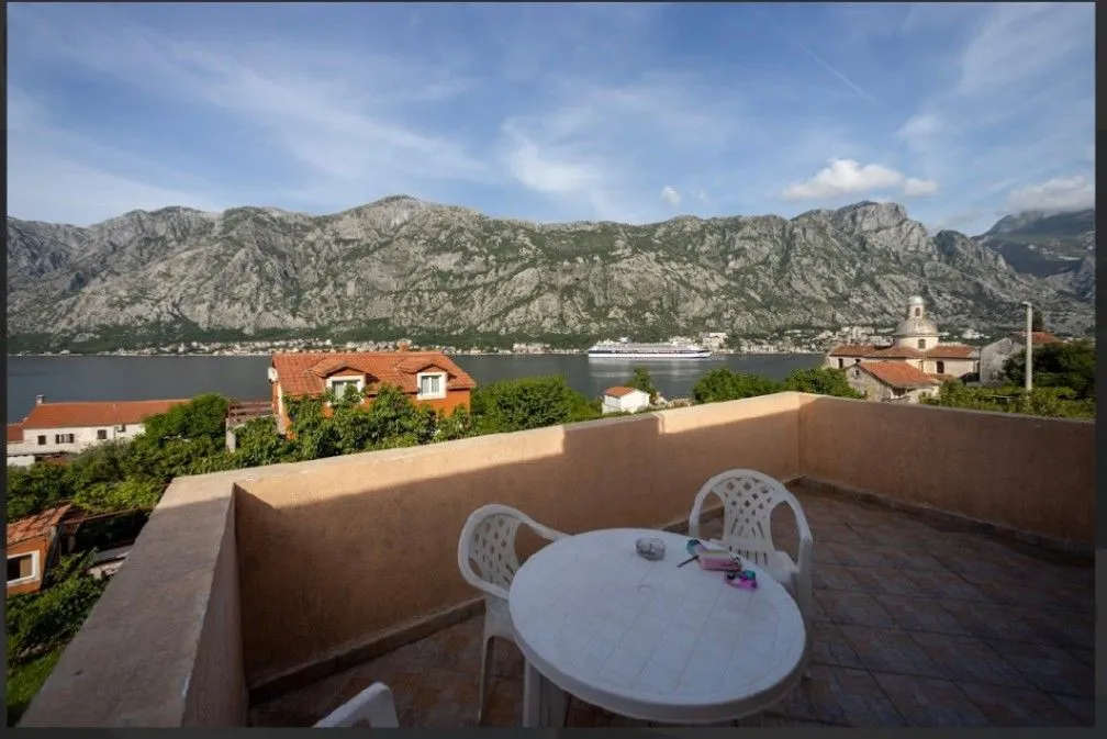 Sale, house, 288m², Prčanj, Kotor