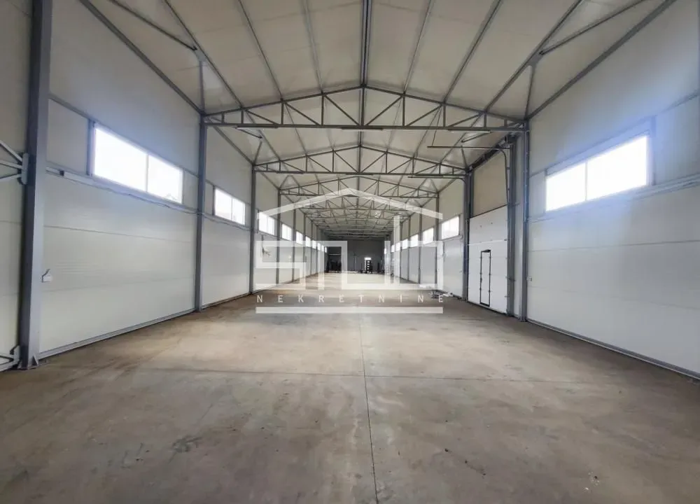Izdavanje, poslovni prostor, 650m², Stara Pazova, Srbija